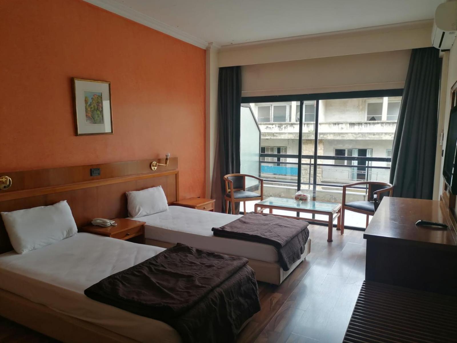 Charles Hotel Бейрут Екстериор снимка