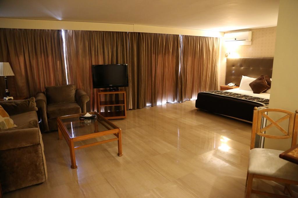 Charles Hotel Бейрут Екстериор снимка