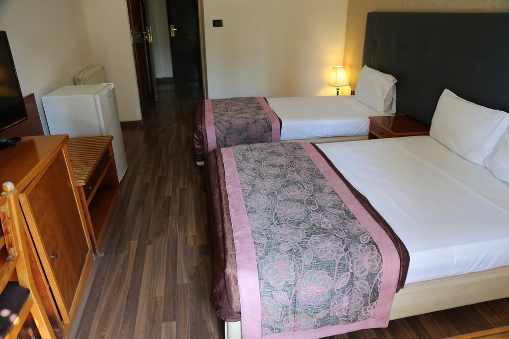 Charles Hotel Бейрут Екстериор снимка