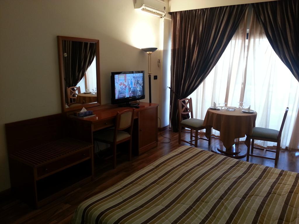 Charles Hotel Бейрут Екстериор снимка