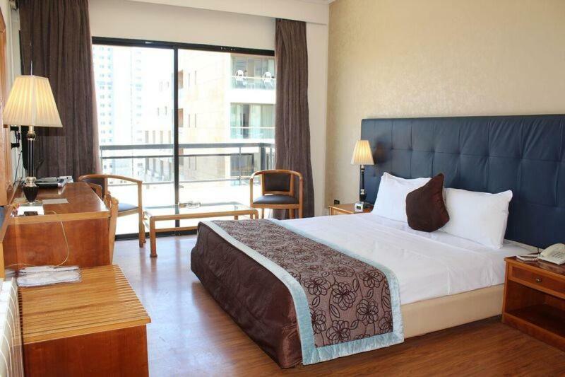 Charles Hotel Бейрут Екстериор снимка